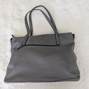 Sleek Gray Leather Tote with Versatile Design
